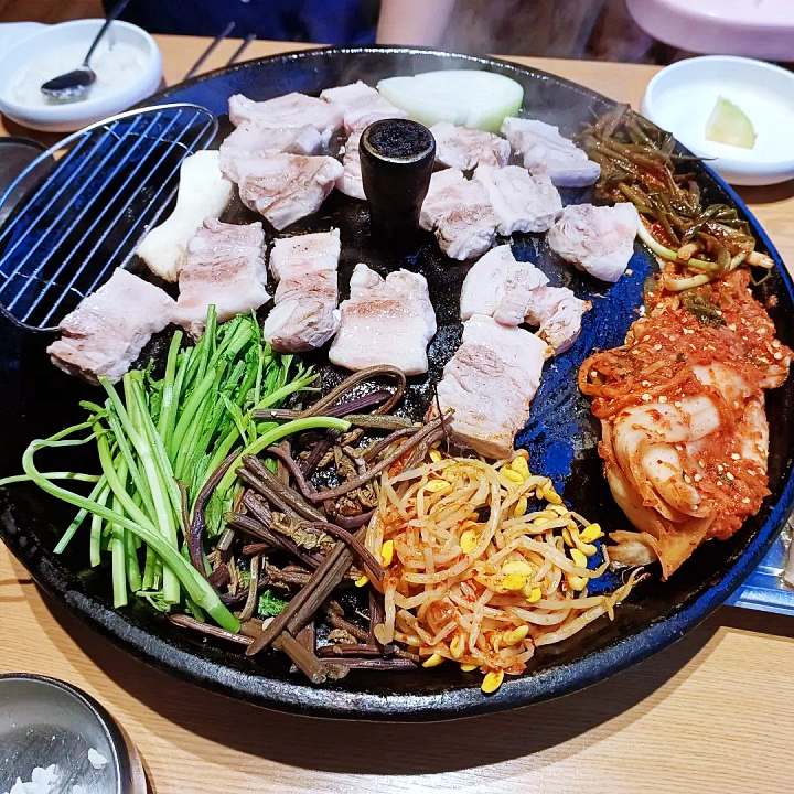 토요일은 밥이좋아 시흥 은행동 호수공원 볏짚 발효 숙성 삼겹살 맛집 전라도 김치 묵은지 목살 항정살 숙성고기 현지인 추천 토밥 좋아 방송정보