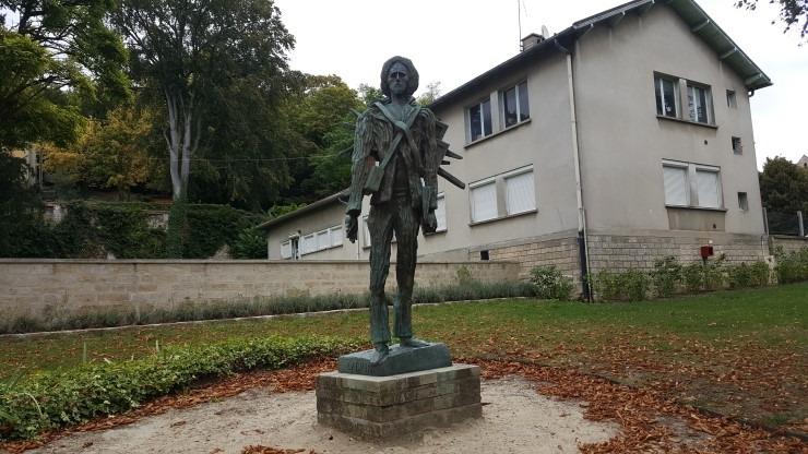 고흐 동상 사진