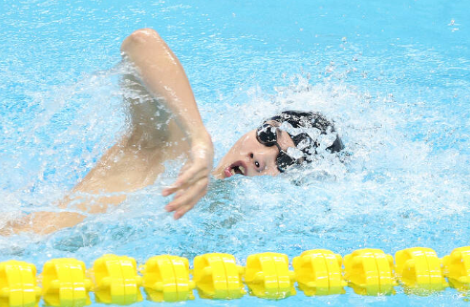 황선우 예선 1위