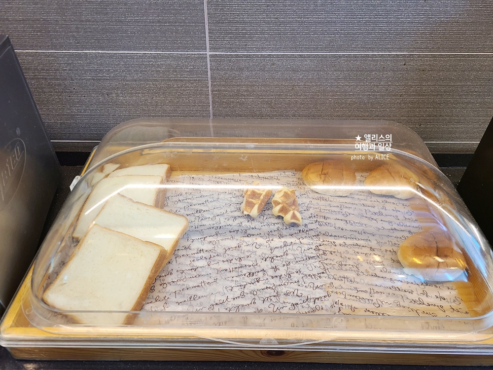 김해공항 국제선 스카이허브 라운지 메뉴 입장조건 운영시간 후기