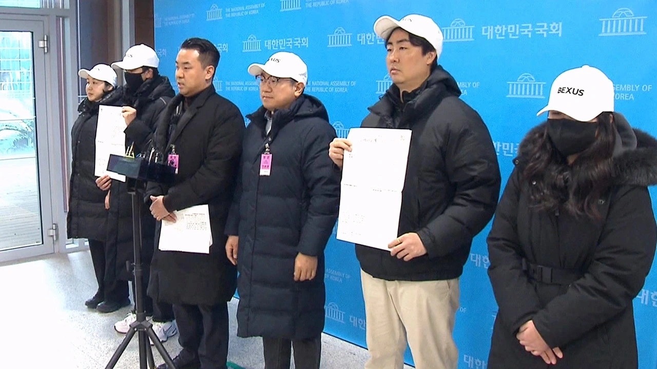 윤석열지지자들이 착용한 백골단 모자