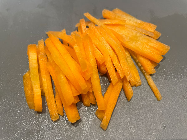 애호박채전 재료 - 당근