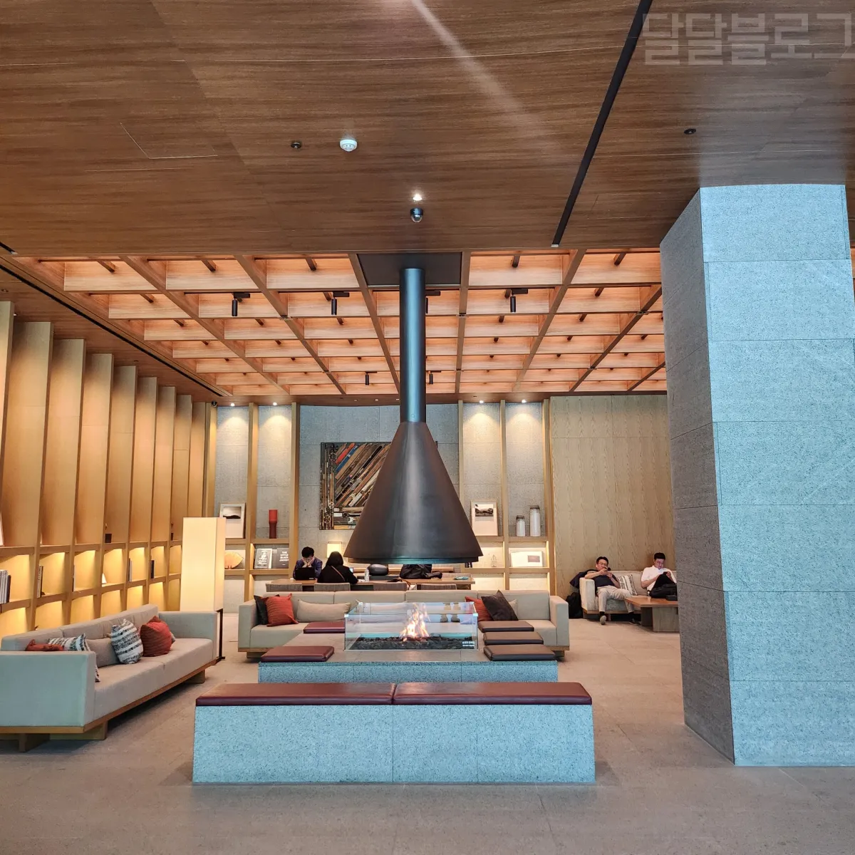 정선-파크로쉬-로비-불멍