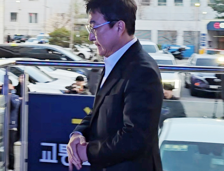 경찰 출석하는 이재룡