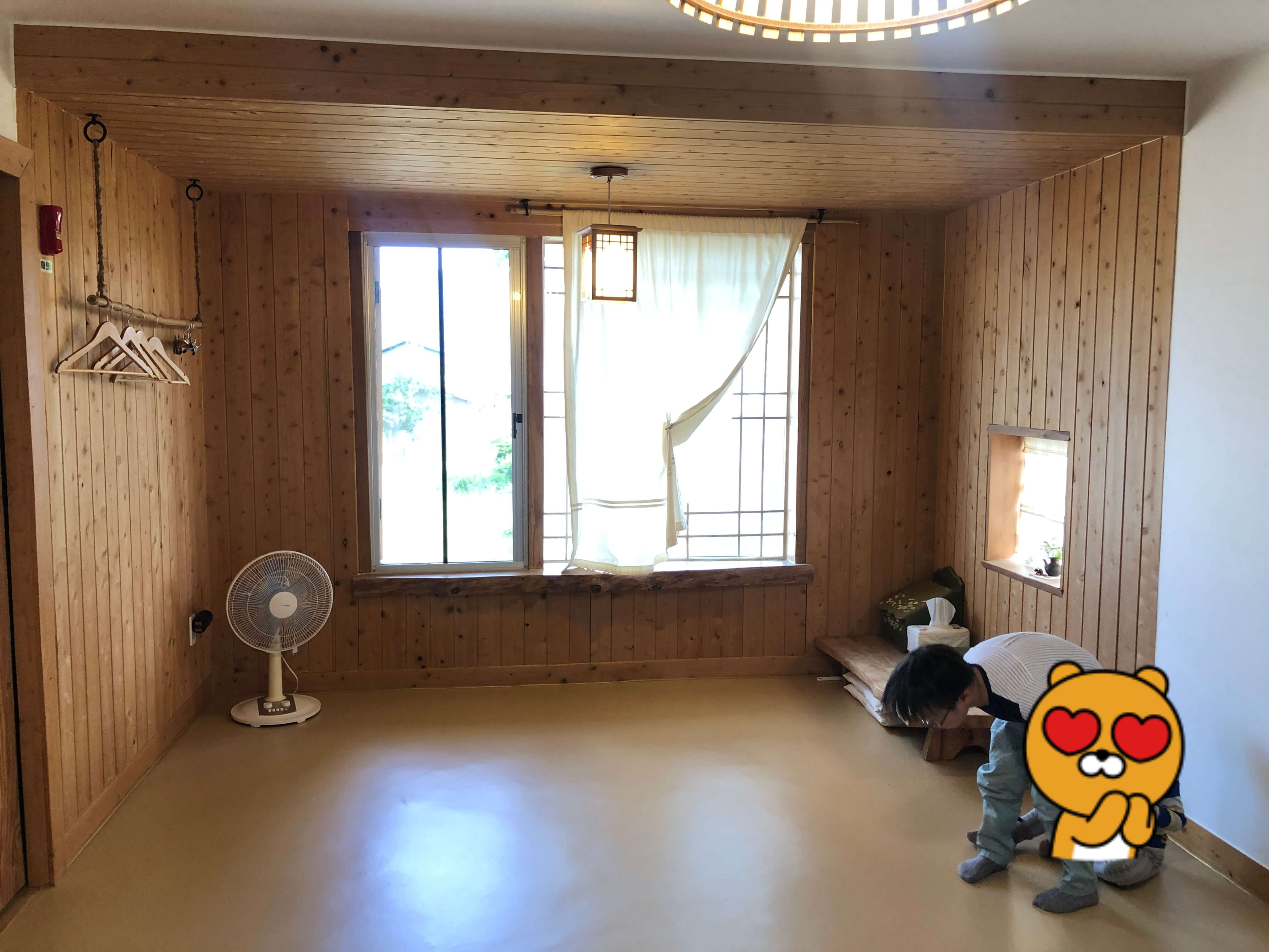 민수랜드-산에사네 큰창문쪽
