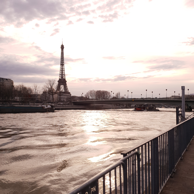 바토무슈 선착장에서 바라본 에펠탑