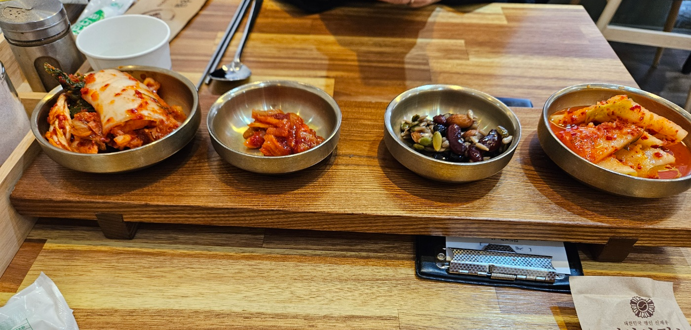 신재우 명인설렁탕 밑반찬 사진