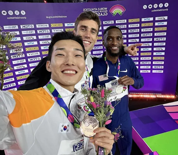 우상혁 인스타 사진