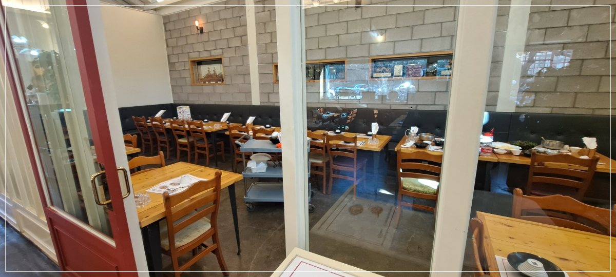 유리문-안쪽-테이블