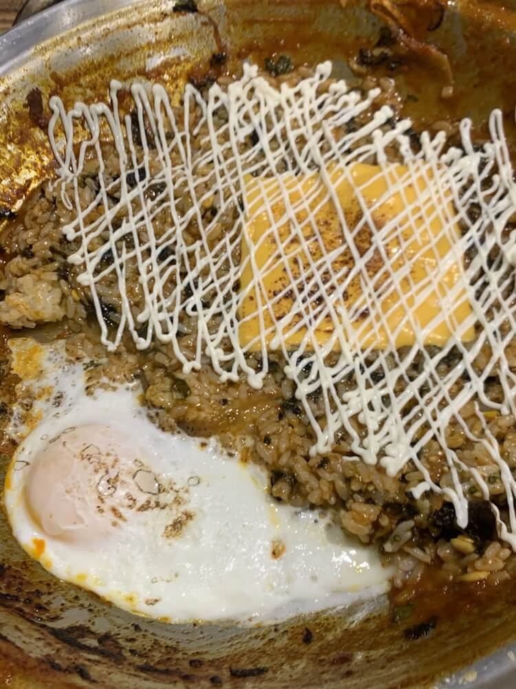 물갈비 다 먹고 볶음밥에 계란, 치즈도 같이 올려줌