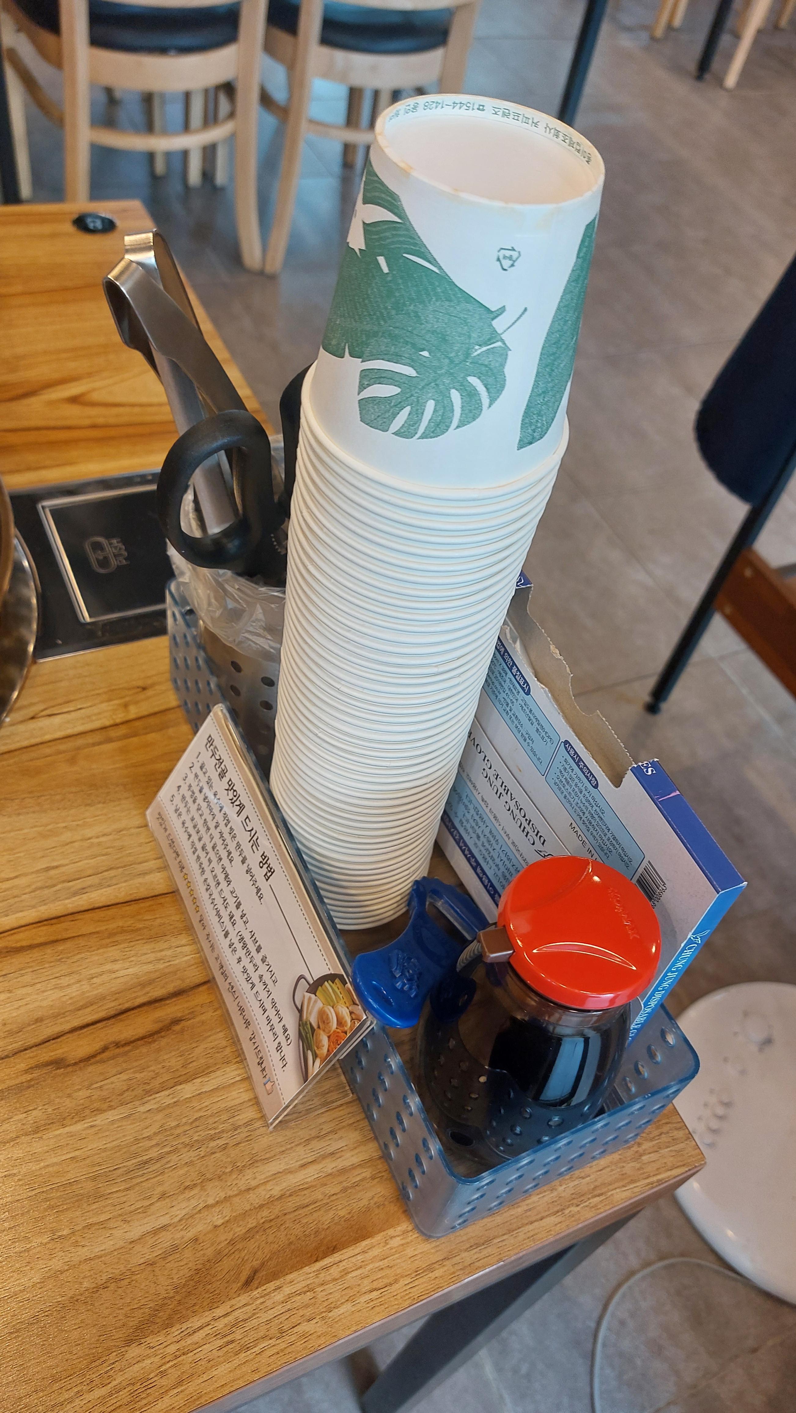 두손개성만두 관저점 매장 테이블 세팅