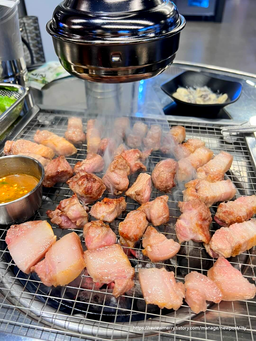 고기 굽는 사진