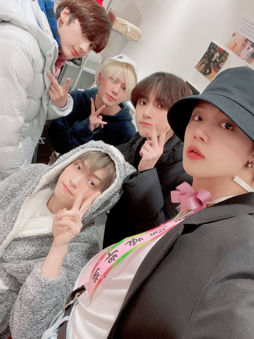 투모로우바이투게더 빌보드 200