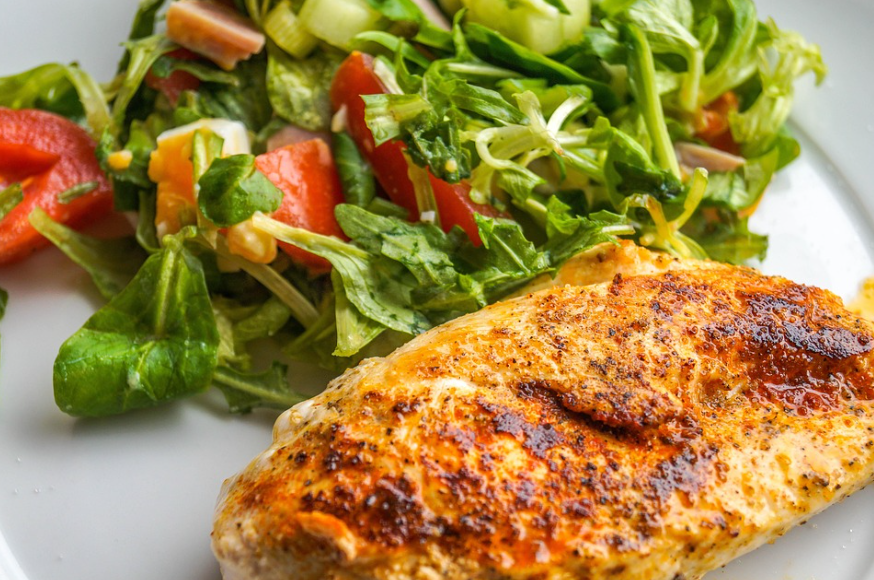 단백질 풍부한 닭가슴살 요리