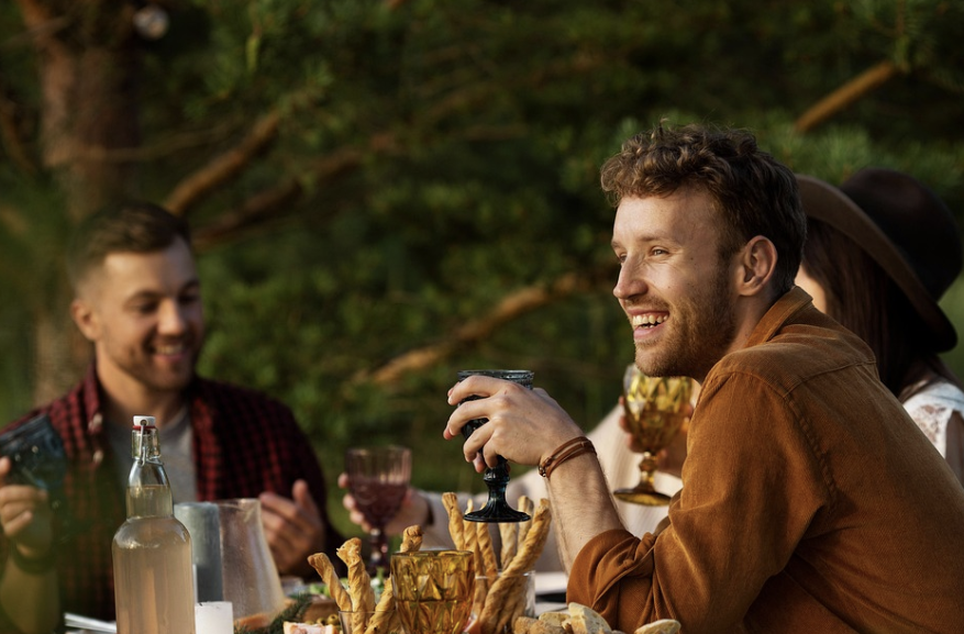 가족 갈등 상황 시 협상하는 이미지