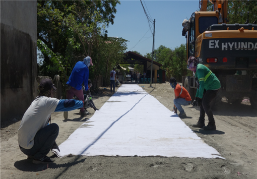 폭우에도 끄떡없는 도로 포장용 매트 등장!!!