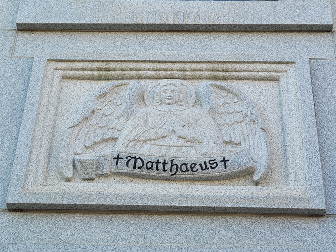 대천성당 마태오 사도 상징물인 날개 달린 사람