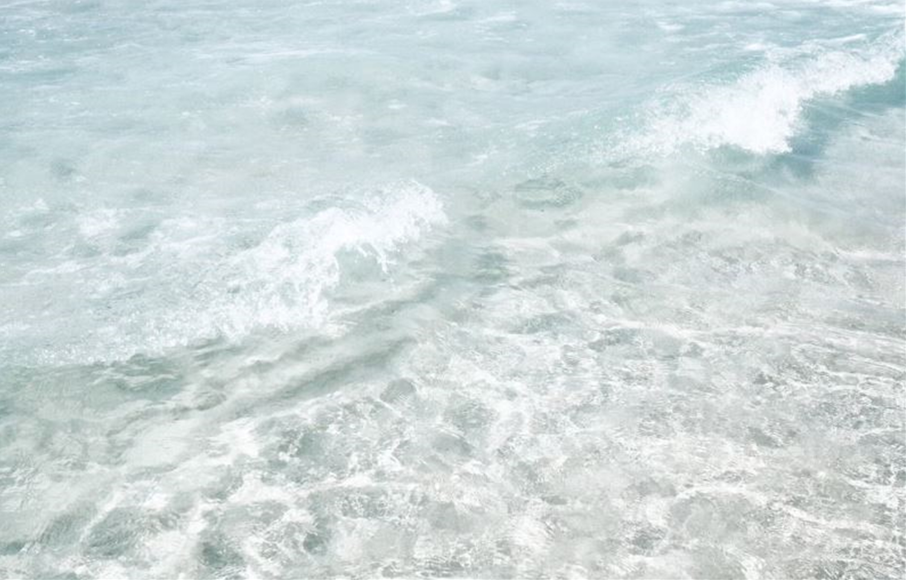 물이 너무 깨끗하고 맑은 사진