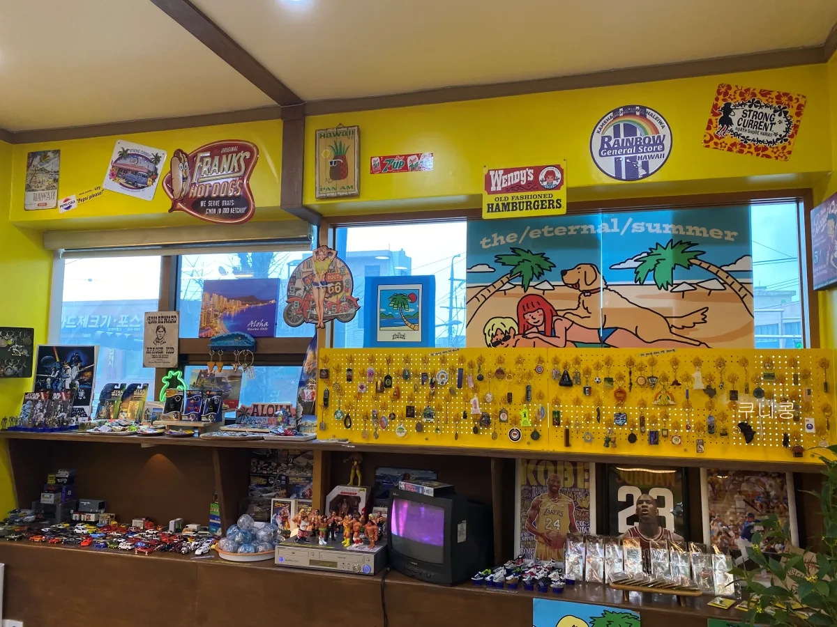 강릉-당일치기-여행-가볼만한-소품샵-추천-빈티지-캐릭터-인테리어-소품-유라유라