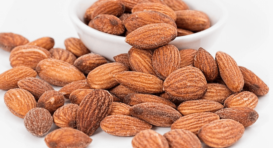 활성산소 제거 음식 아몬드가 그릇에 담겨 있다
