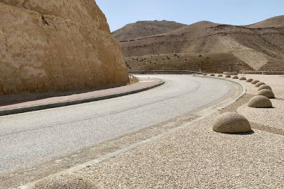 콩 자갈로 시공한 인도