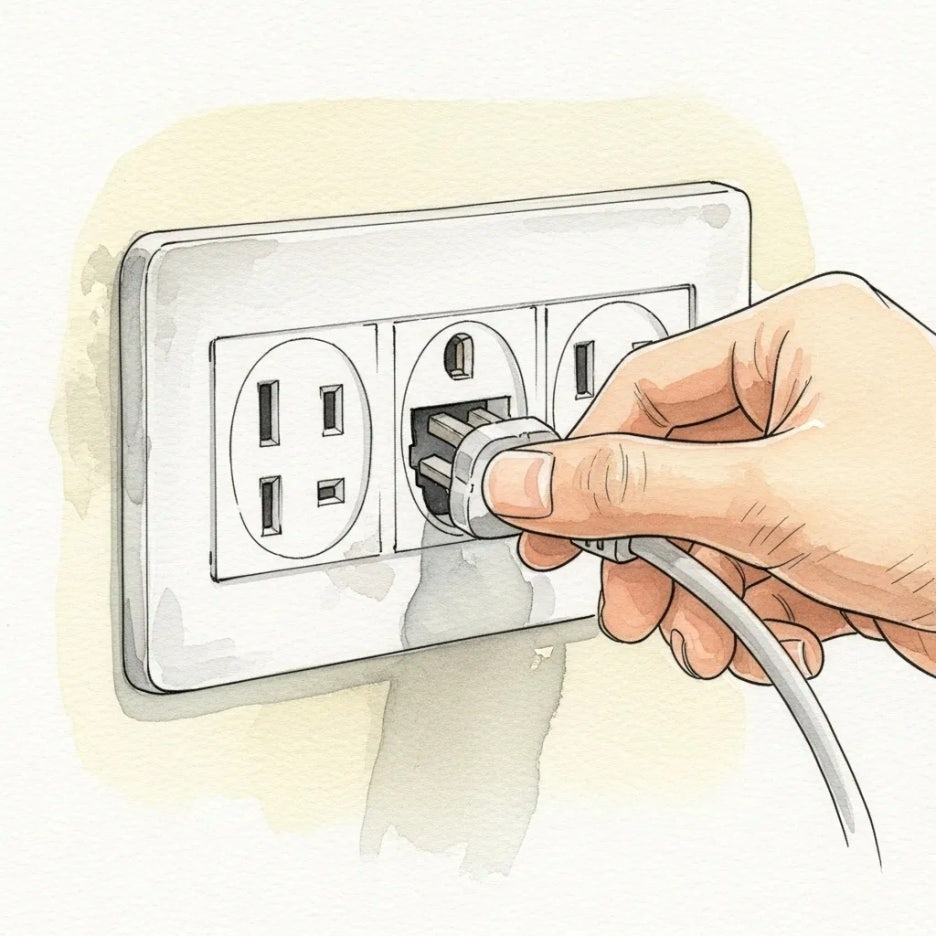 콘센트에서 플러그를 뽑는 손