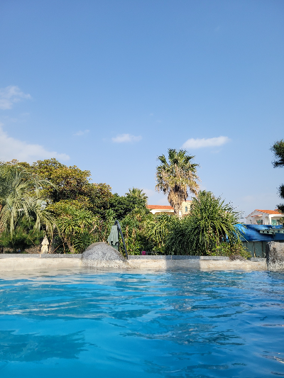 야외-온천과-하늘