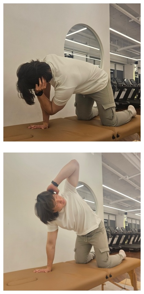 4발자세에서-한손을-머리뒤를-잡고-등을-돌려주는-자세