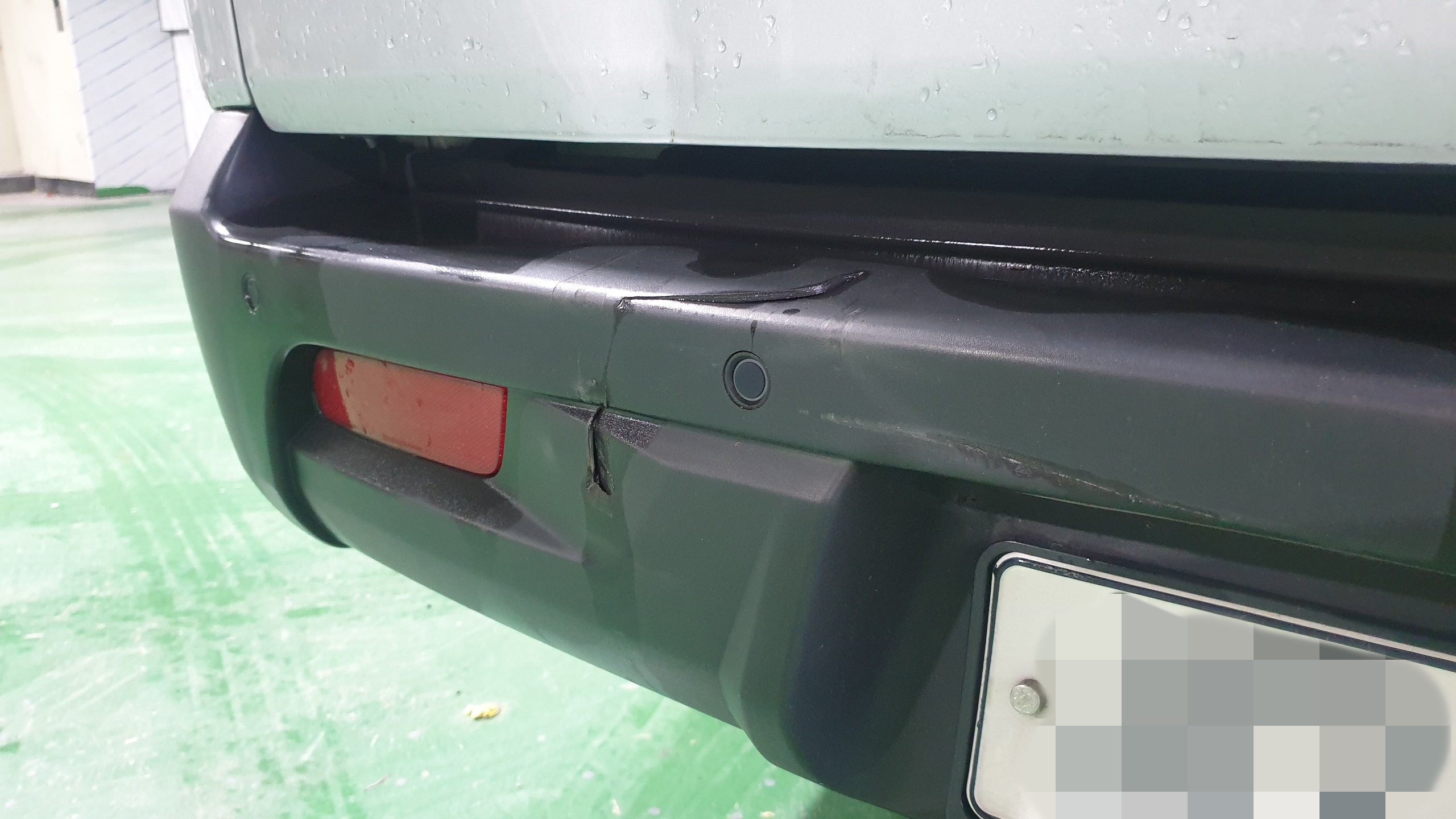 렉스턴 트렁크 찌그러짐