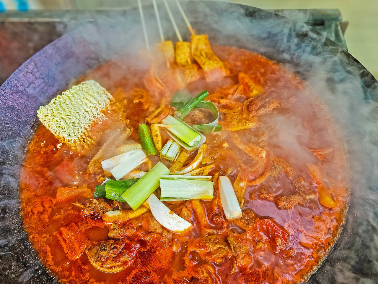 생생정보 2330회 스타의 고장 가수 박군의 경기도 양평군 맛집 양평솥뚜껑닭볶음탕과 양평메기수염축제 정보