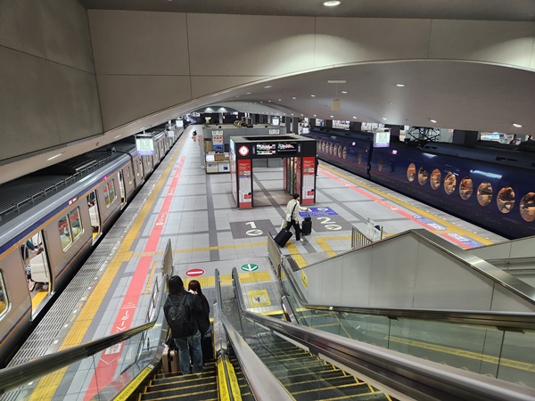 공항급행과 라피트열차