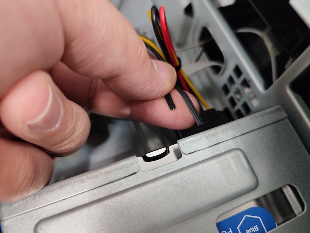 빵끈대신 케이블타이로 교체했습니다.