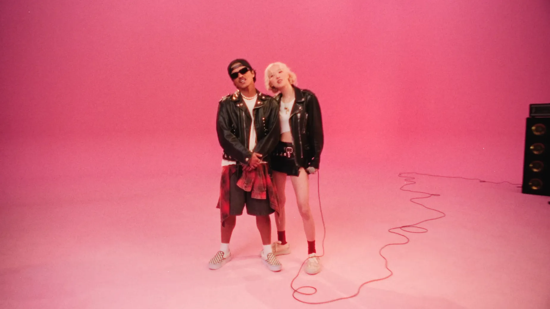 로제 브루노마스 아파트 APT 뮤직비디오 감독 다니엘 라모스