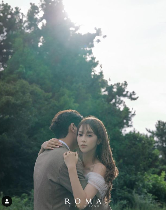 아유미가 웨딩화보를 공개했다. [사진=아유미 인스타그램]