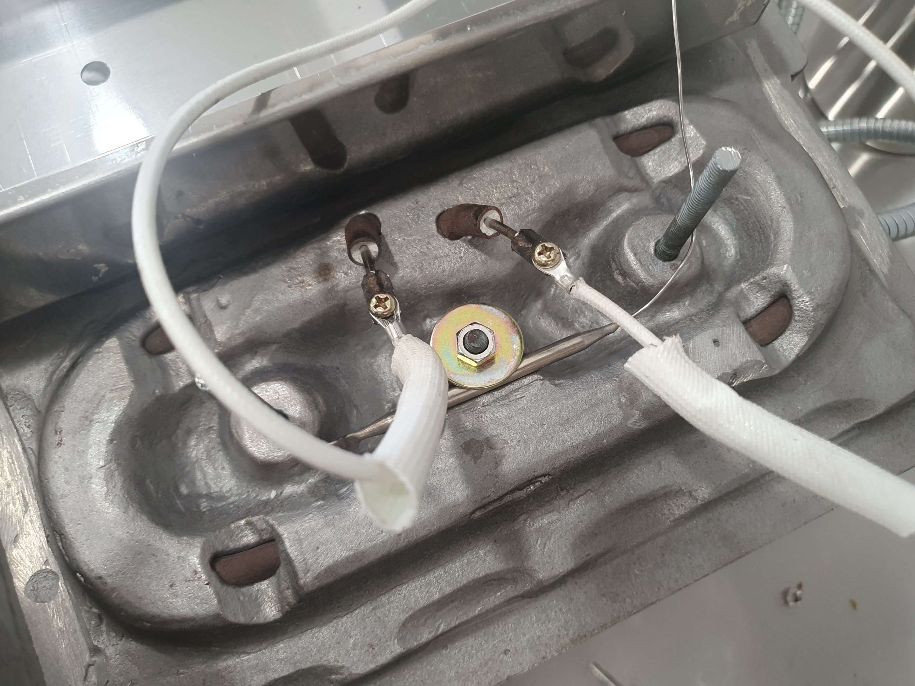 호두과자 기계 호두판 조립 모습