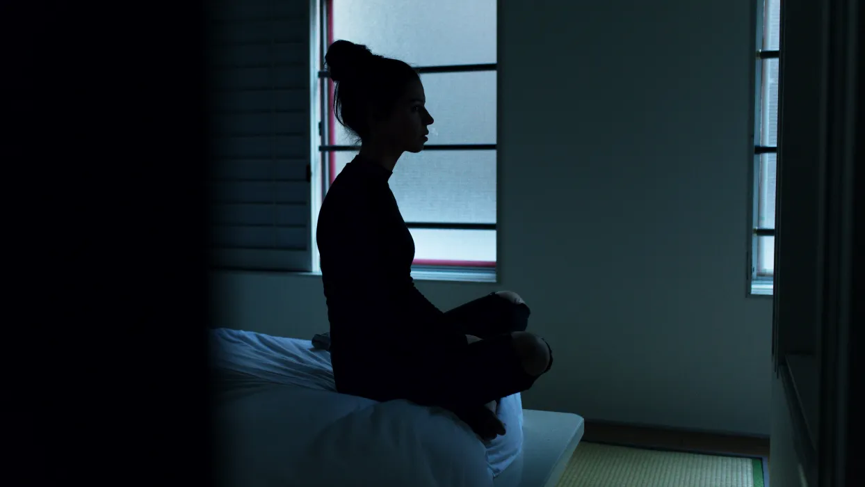 불면증-겪는-여자-모습