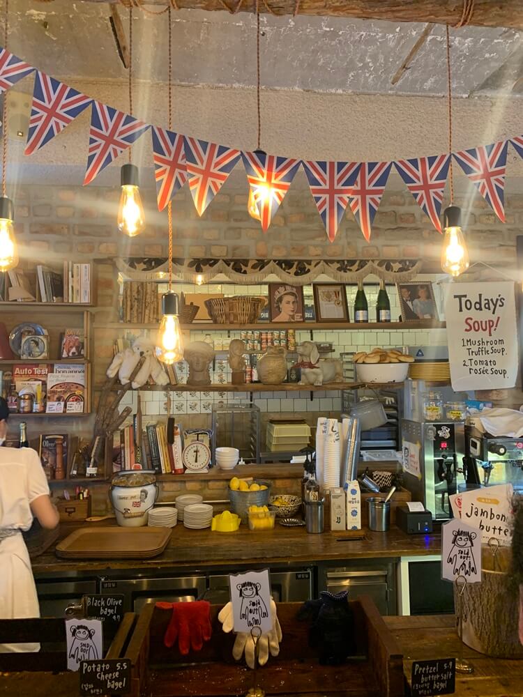 베이즐 뒷편의 정감가는 내부 인테리어