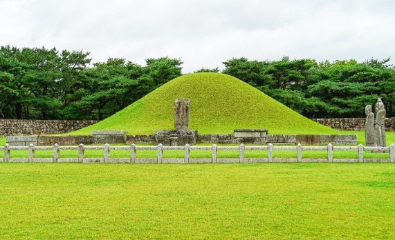 경남 여행지 추천 ❘ 김해 가볼만한 곳 베스트 10. 김해수로왕릉