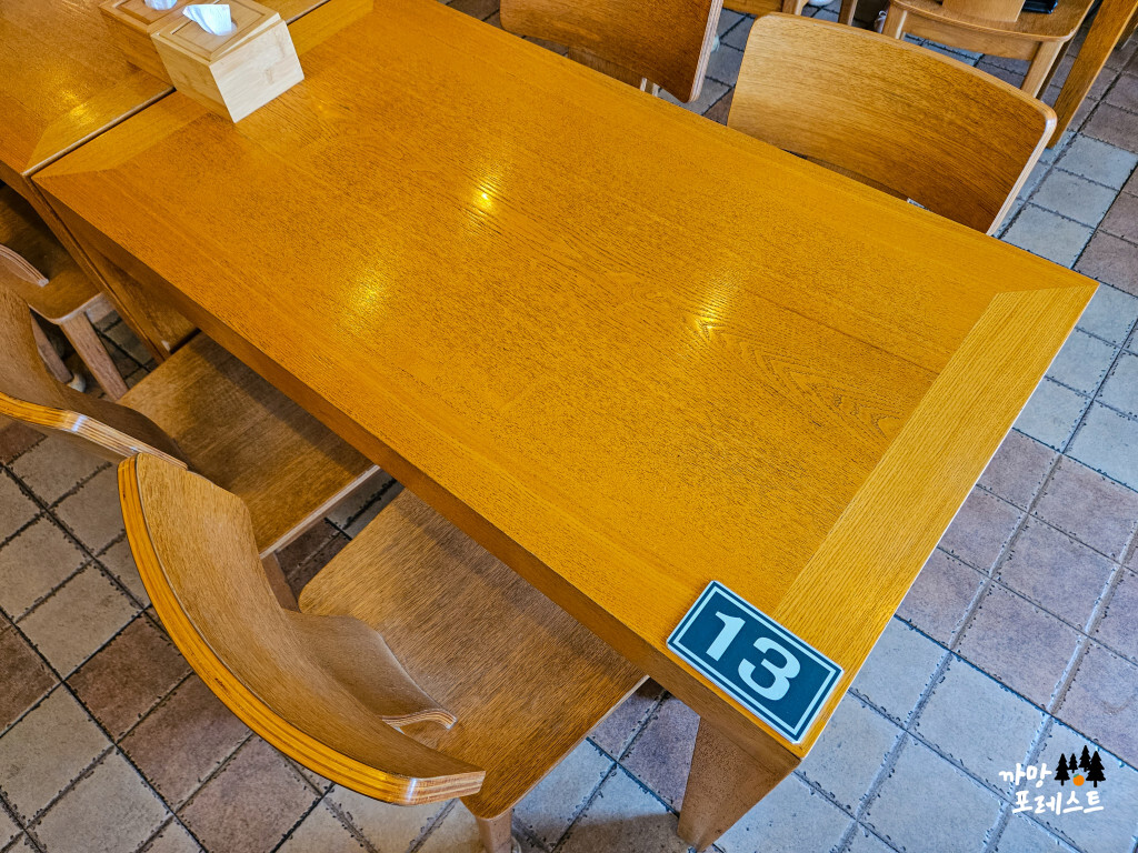 망향 비빔국수 화성점 테이블