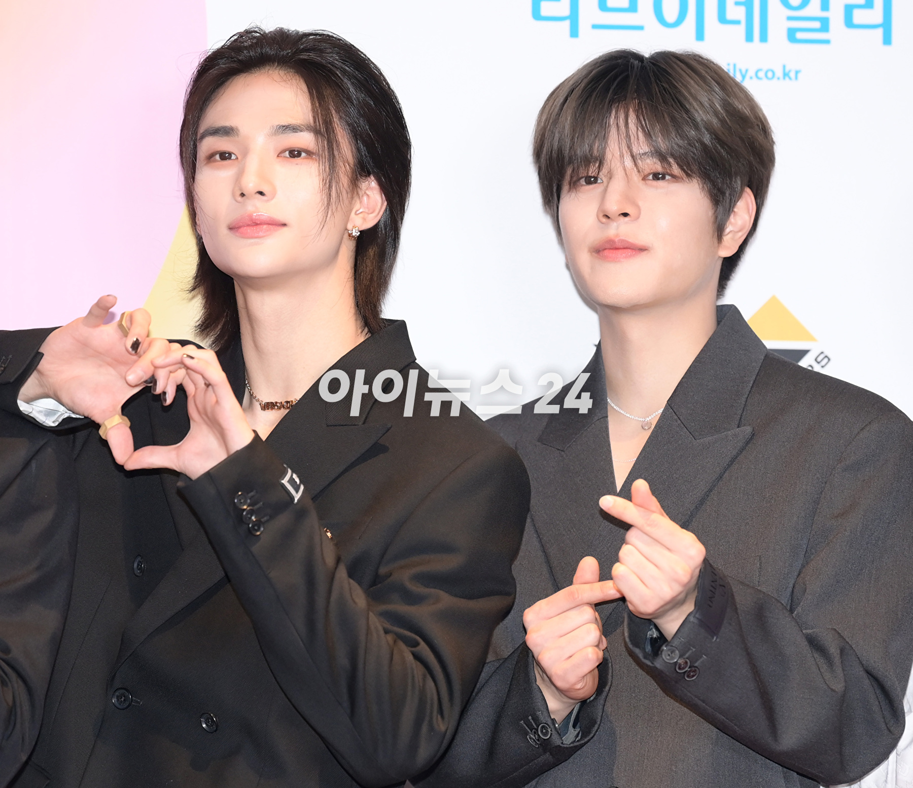그룹 스트레이 키즈(Stray Kids)가 10일 오후 서울 송파구 올림픽공원 케이스포돔(KSPO DOME)에서 열린 &#39;2023 K글로벌 하트 드림 어워즈&#39; 레드카펫 행사에 참석하고 있다. [사진=정소희 기자]