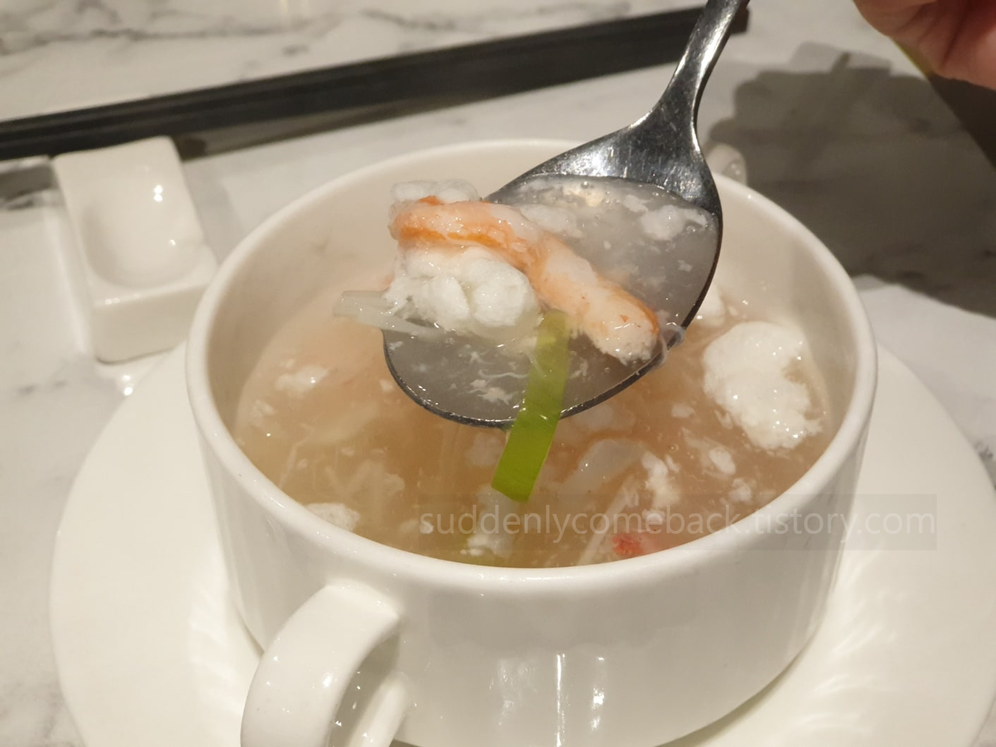 차이홍-게살-수프