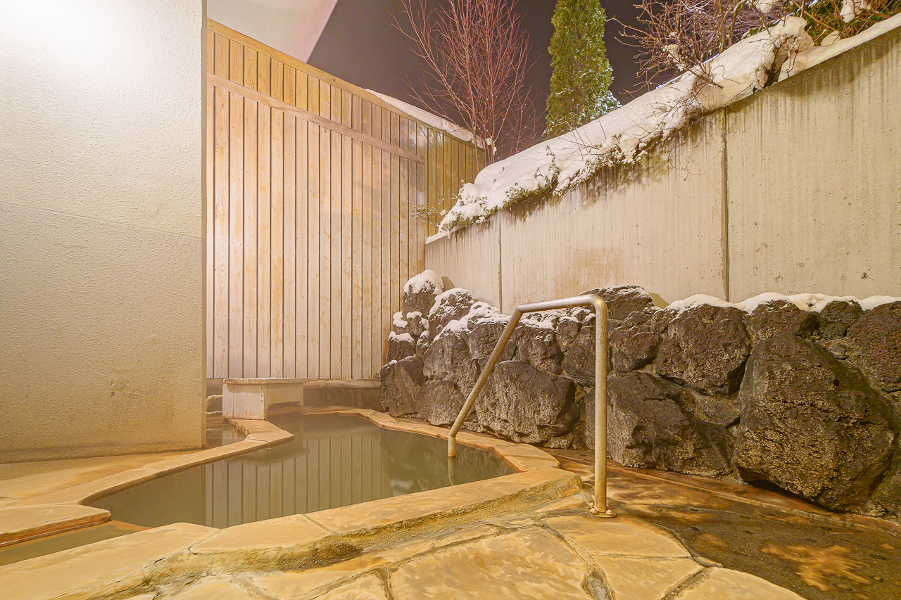 Toya Kanko Hotel: A Winter Lake View and Japanese Meals — original photograph 33