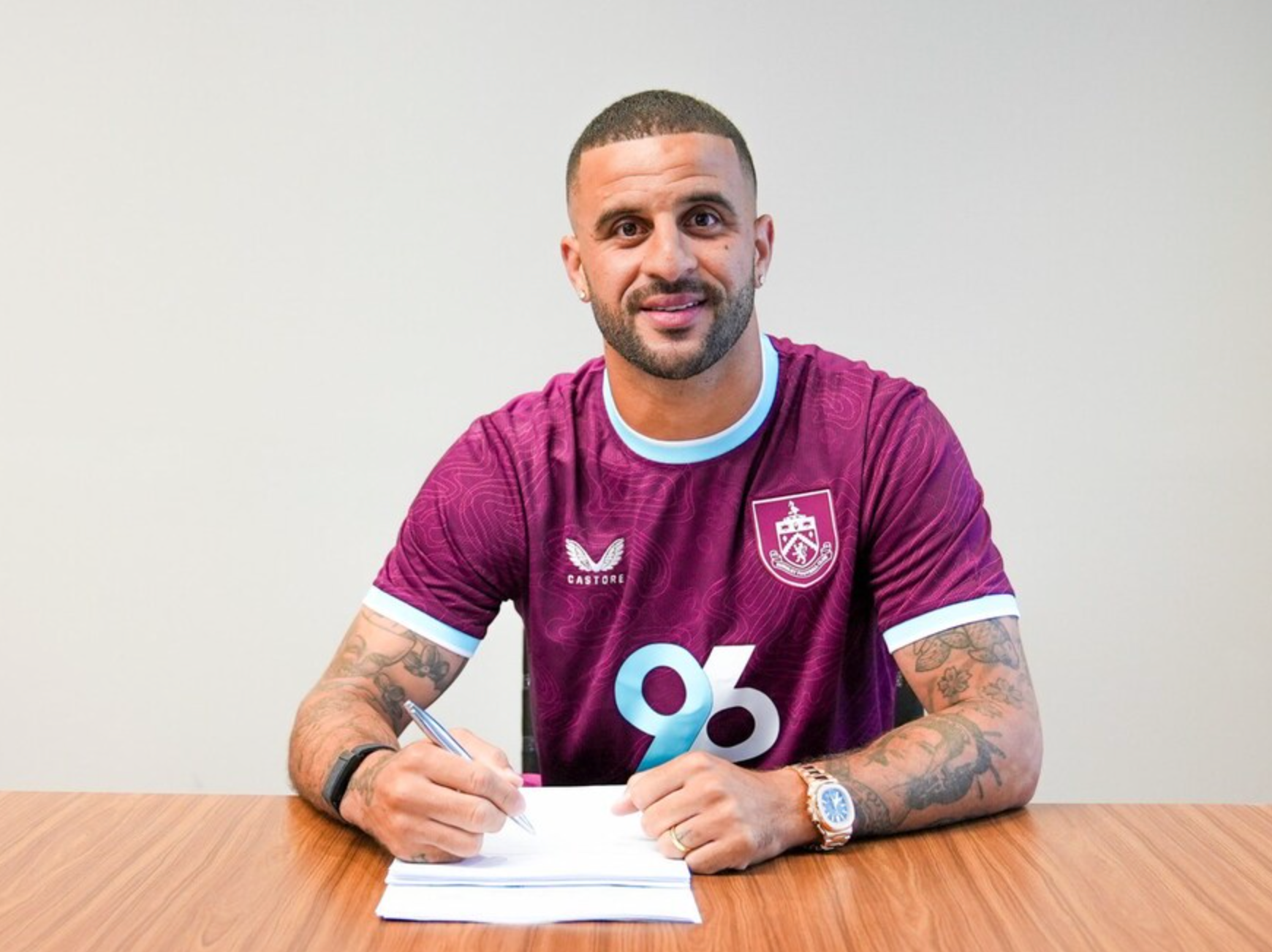 번리 계약 카일 워커