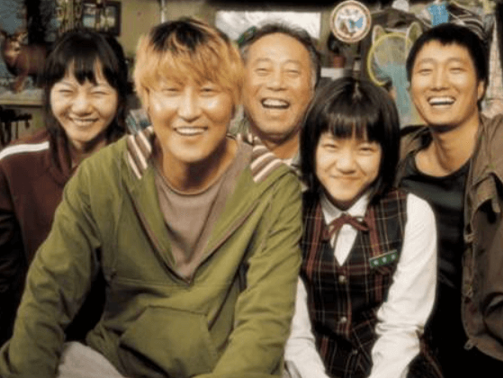 괴물 영화의 한 장면