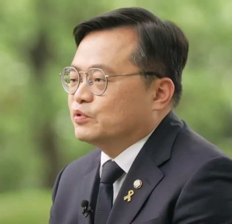 국회의원 인터뷰 사진37.webp