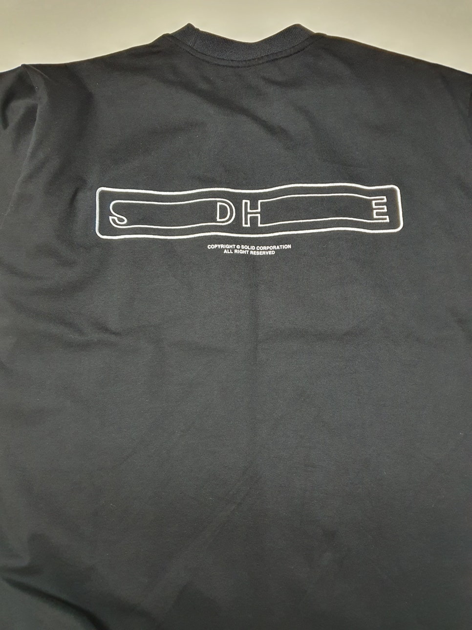 솔리드옴므 백로고 반팔티