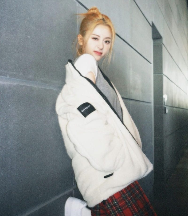 르세라핌 허윤진 사복 패션