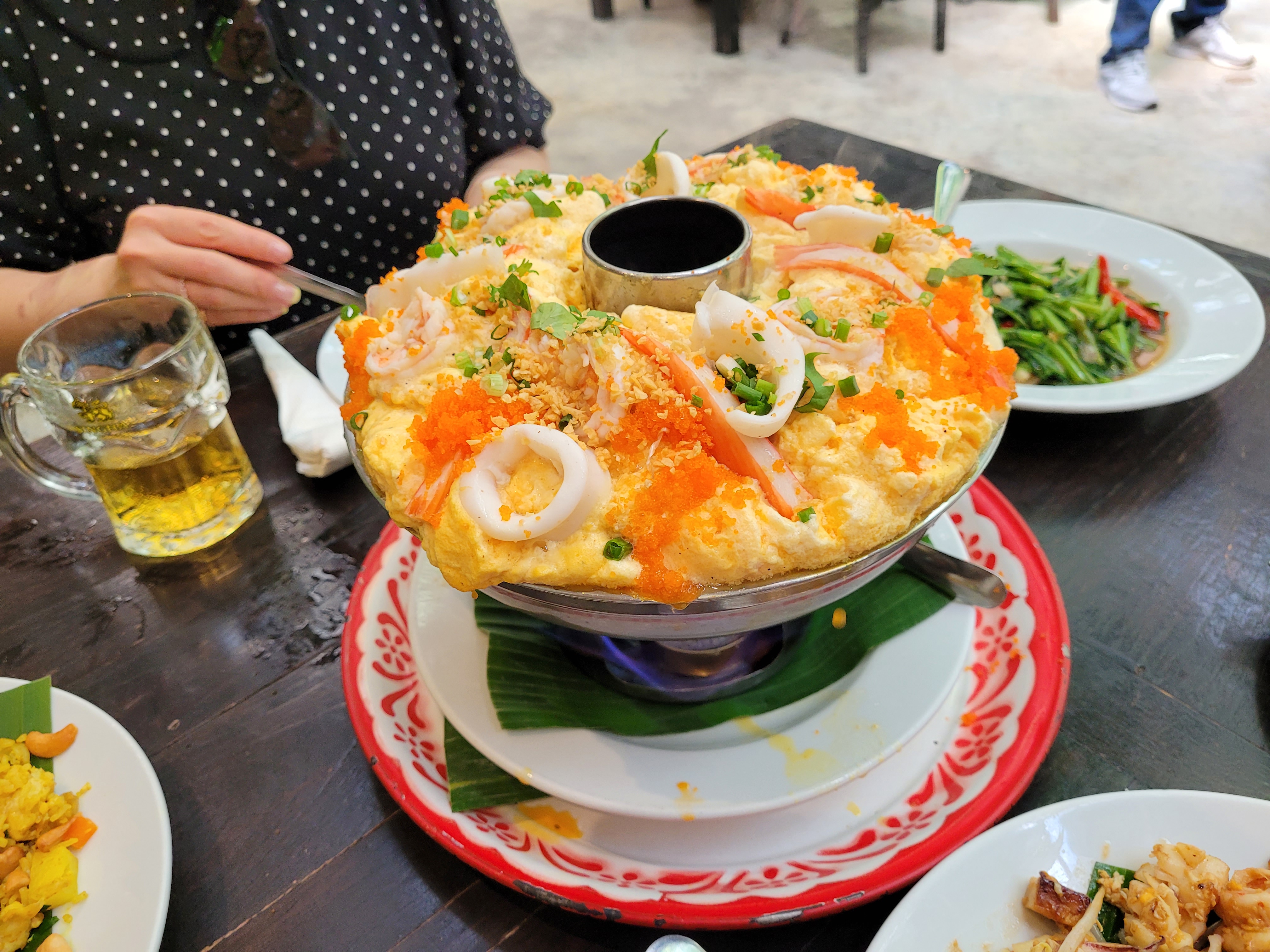 시그니처 메뉴인 볼케이노에그