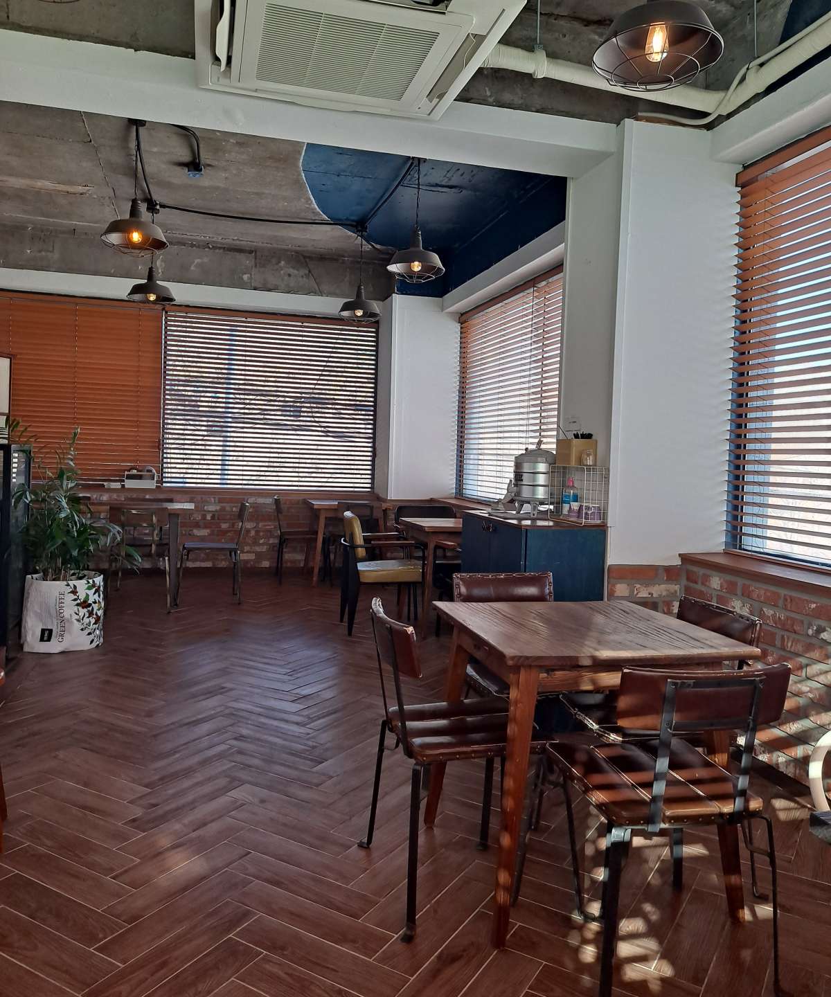 모노 2층 분위기