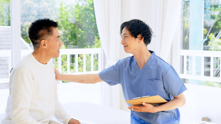 50대 재취업을 위한 돌봄&middot;복지 자격증 로드맵 총정리